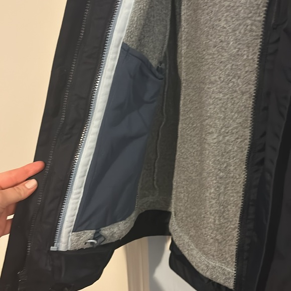 ❄️Jack Wolfskin winter coat in navy❄️ - Picture 2 of 12